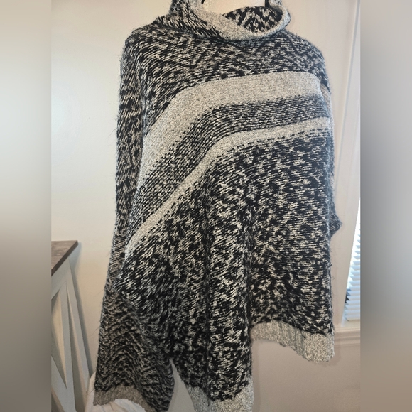 John + Jenn Oversized Mockneck Sweater Women's Size XL - Picture 5 of 11
